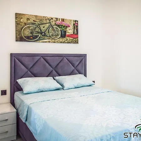 Forest Park Apartment *